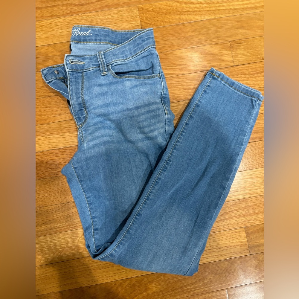 Light wash skinny jeans